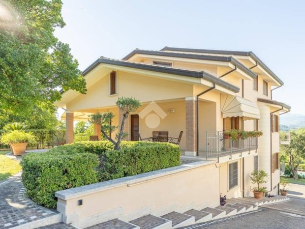 casa indipendente in vendita a Frosinone