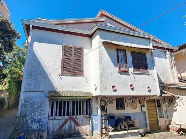 casa indipendente in vendita a Frosinone in zona Le Rase