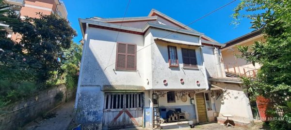 casa indipendente in vendita a Frosinone