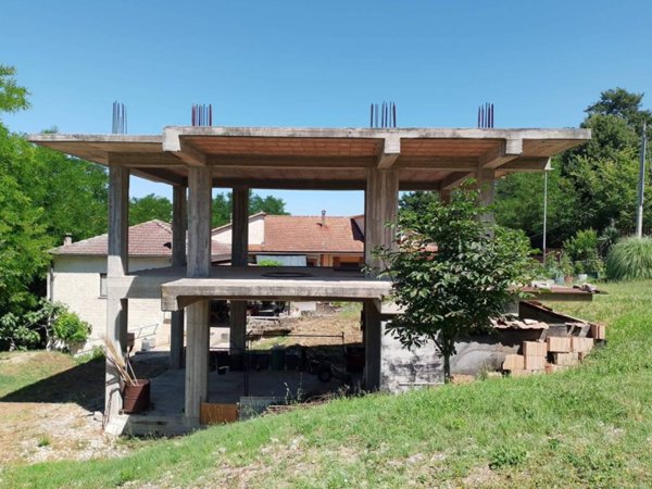 casa indipendente in vendita a Frosinone in zona Le Rase