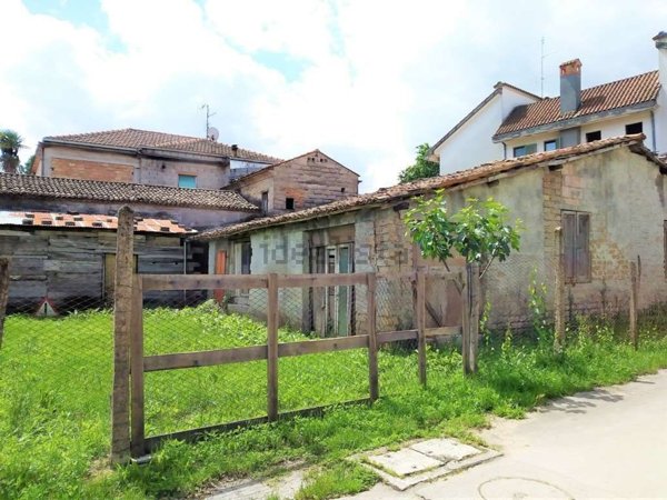 casale in vendita a Frosinone