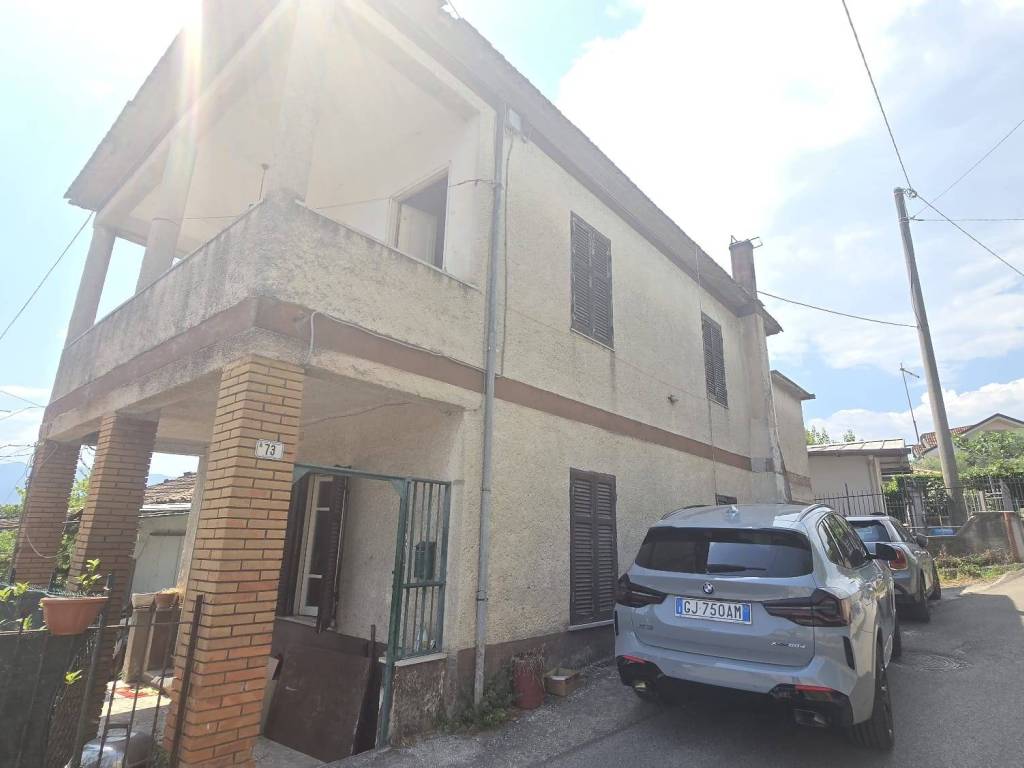 casa indipendente in vendita a Frosinone
