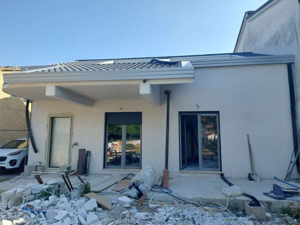casa indipendente in vendita a Frosinone