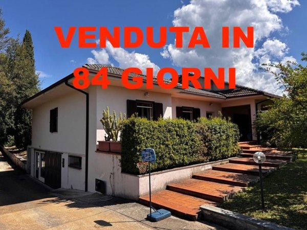 casa indipendente in vendita a Frosinone