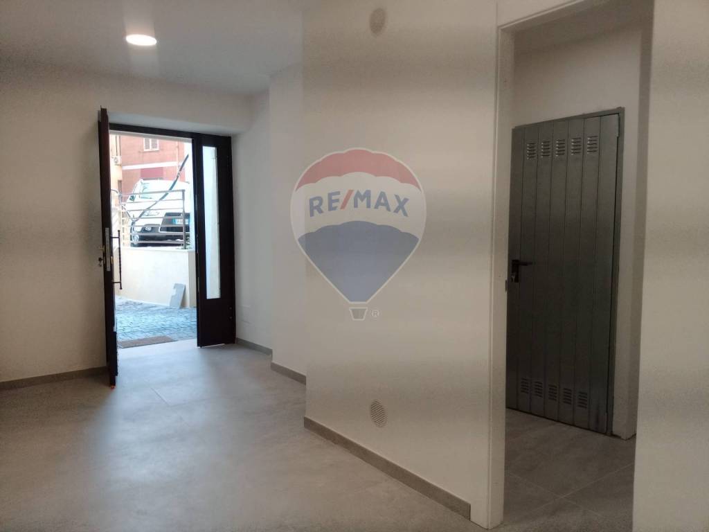 locale commerciale in vendita a Frosinone
