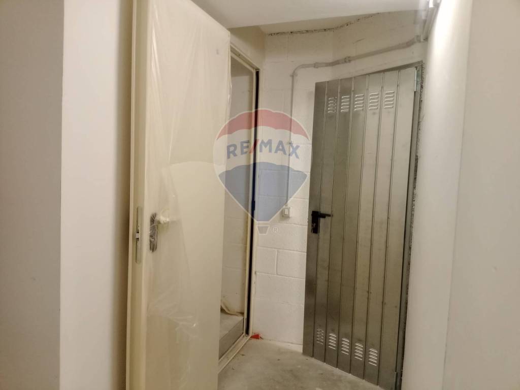 locale commerciale in vendita a Frosinone