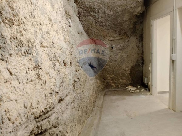 locale commerciale in vendita a Frosinone