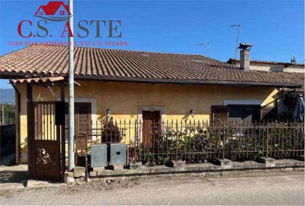 casa indipendente in vendita a Frosinone