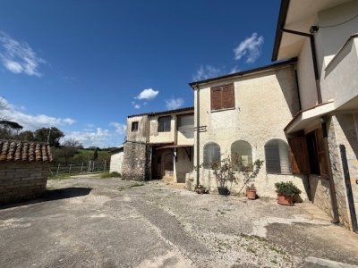 casa indipendente in vendita a Frosinone