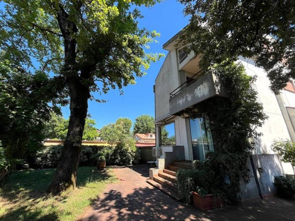 casa indipendente in vendita a Frosinone