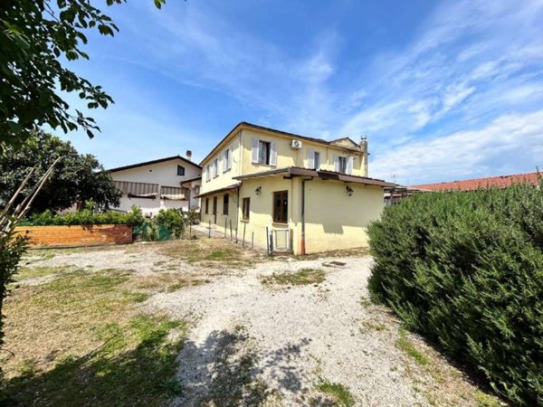 casa indipendente in vendita a Frosinone