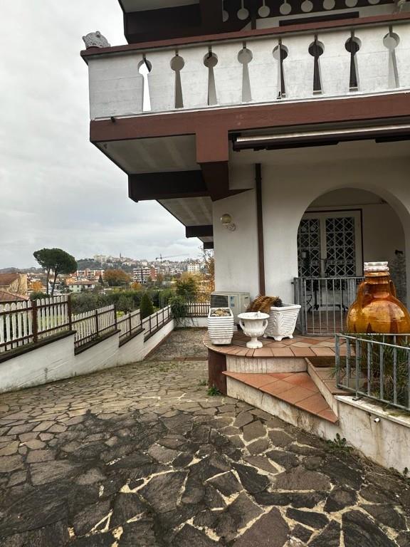 casa indipendente in vendita a Frosinone