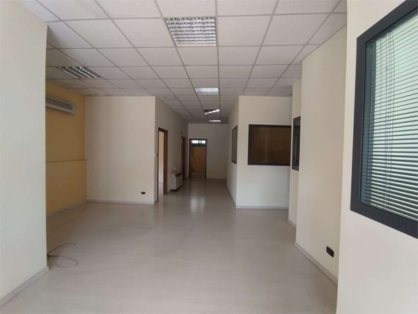 locale commerciale in vendita a Frosinone