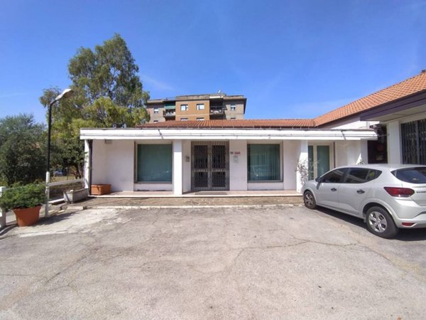 locale commerciale in vendita a Frosinone