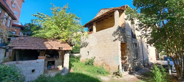 casa indipendente in vendita a Frosinone