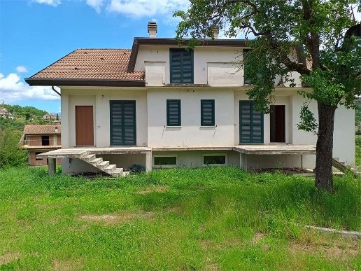 casa indipendente in vendita a Frosinone