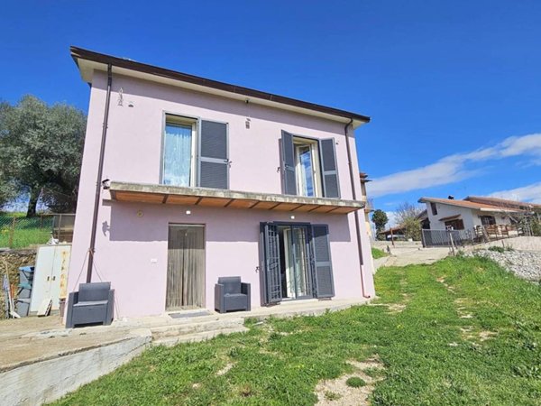 casa indipendente in vendita a Frosinone