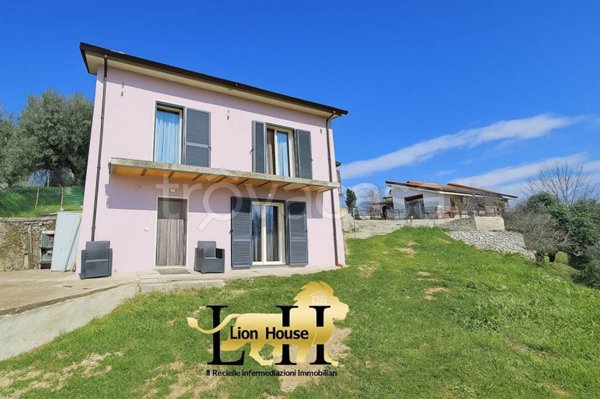 casa indipendente in vendita a Frosinone
