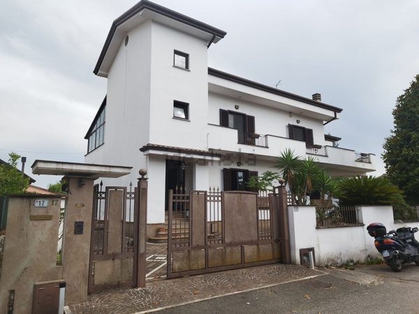 casa indipendente in vendita a Frosinone