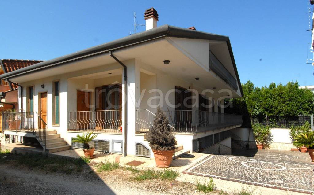 casa indipendente in vendita a Frosinone