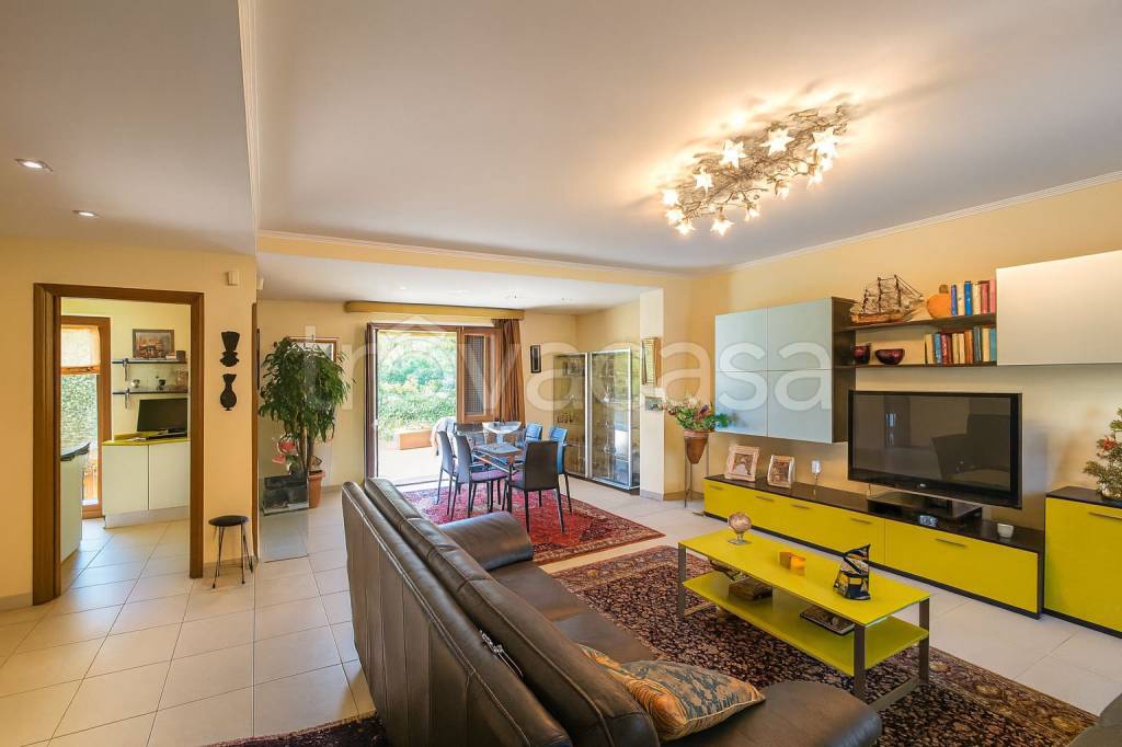 casa indipendente in vendita a Frosinone