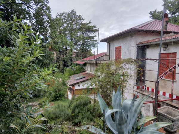 casa indipendente in vendita a Frosinone