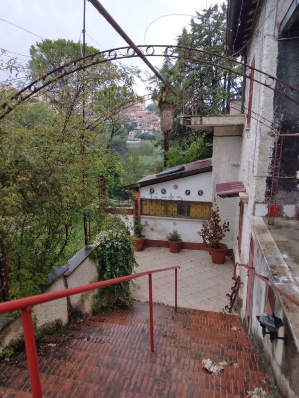 casa indipendente in vendita a Frosinone