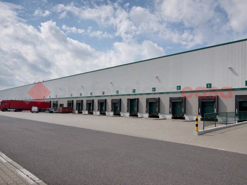 locale commerciale in vendita a Frosinone