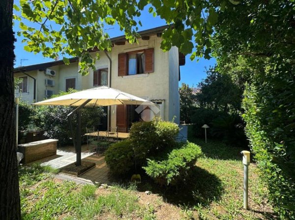 casa indipendente in vendita a Frosinone