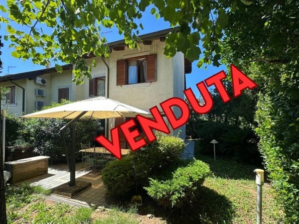 casa indipendente in vendita a Frosinone
