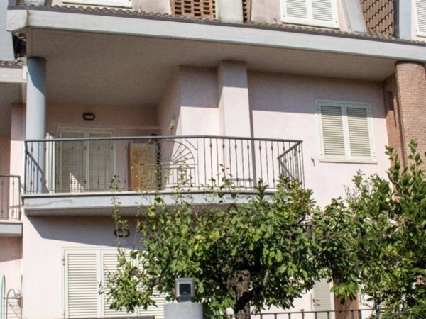 casa indipendente in vendita a Frosinone