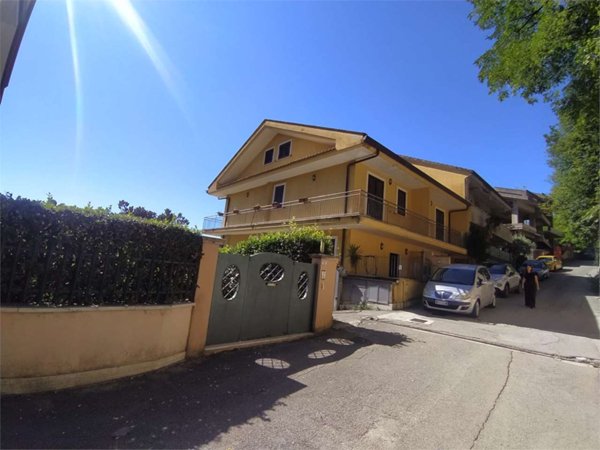 casa indipendente in vendita a Frosinone