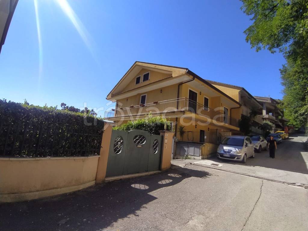casa indipendente in vendita a Frosinone