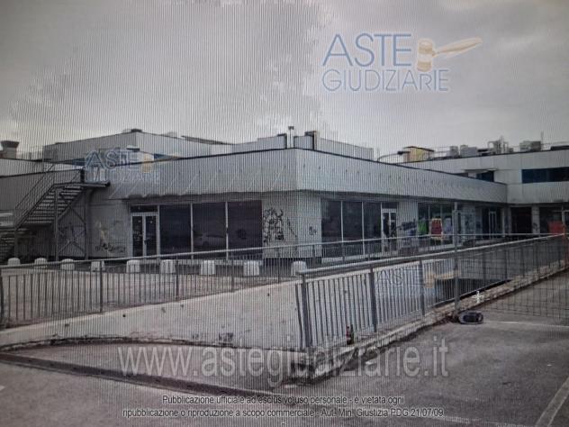negozio in vendita a Frosinone