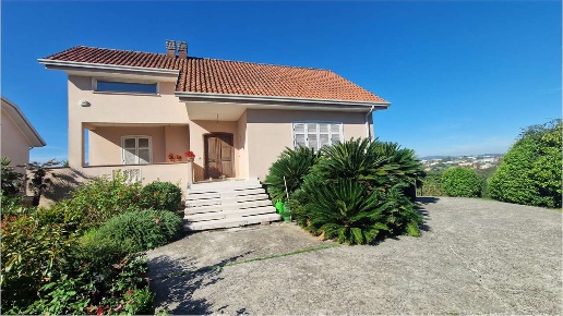 casa indipendente in vendita a Frosinone