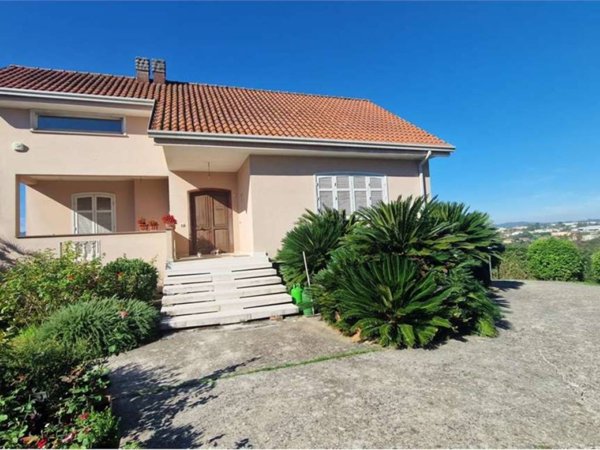 casa indipendente in vendita a Frosinone