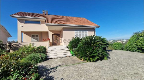 casa indipendente in vendita a Frosinone