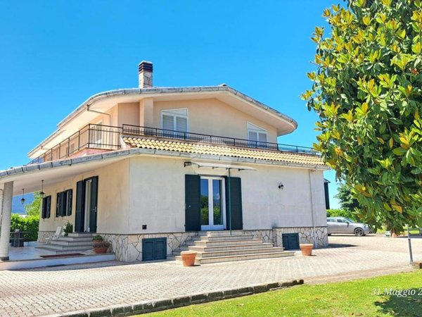 casa indipendente in vendita a Frosinone