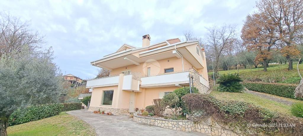 casa indipendente in vendita a Frosinone