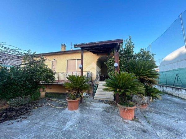 casa indipendente in vendita a Frosinone