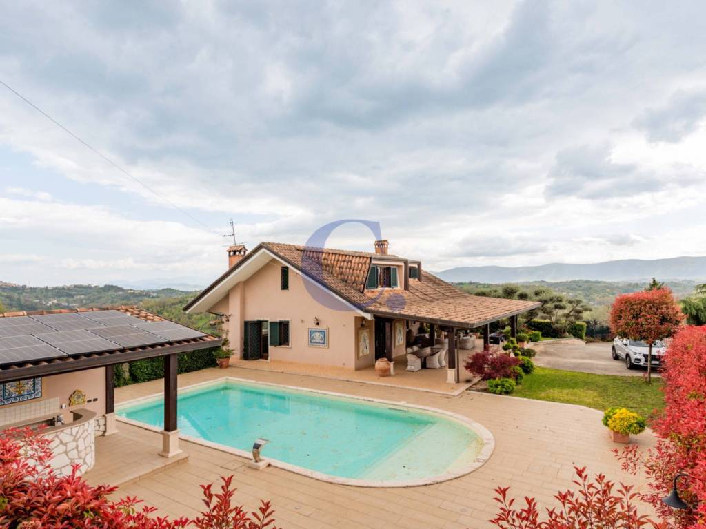 casa indipendente in vendita a Frosinone