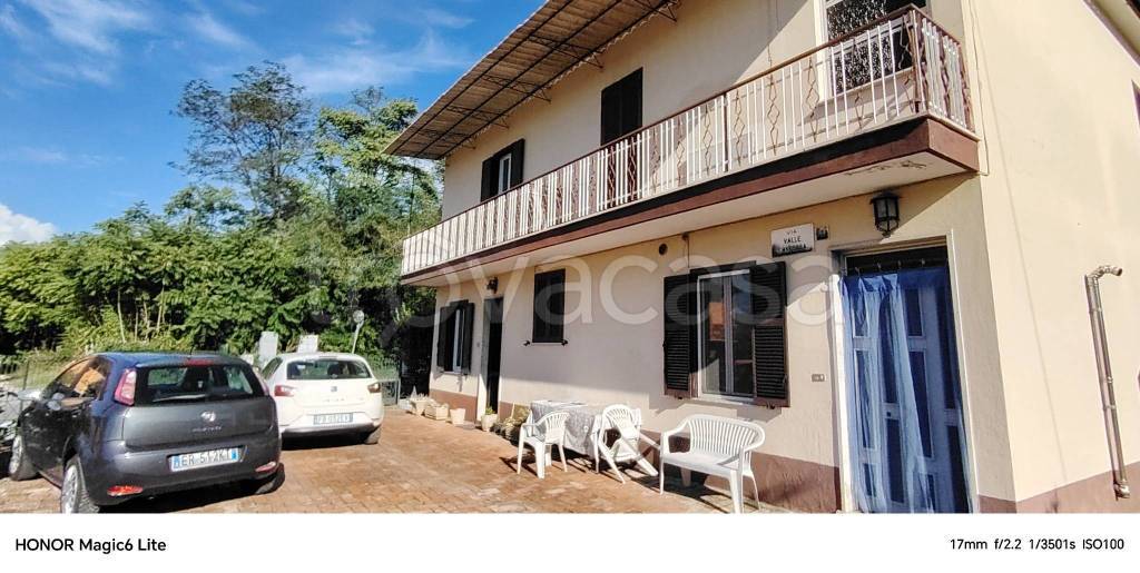 casa indipendente in vendita a Frosinone in zona Valle Contessa
