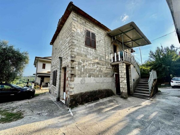 casa indipendente in vendita a Frosinone