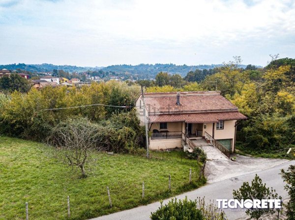casa indipendente in vendita a Frosinone in zona Le Rase