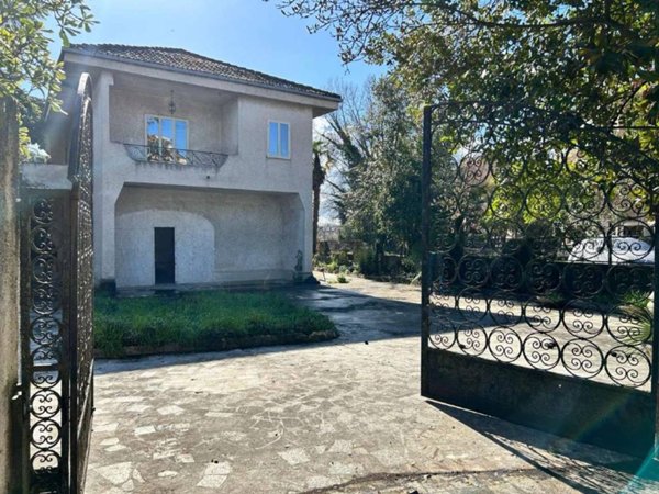 casa indipendente in vendita a Frosinone