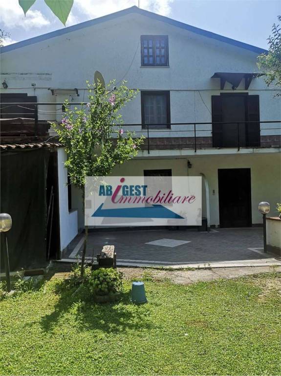 casa indipendente in vendita a Frosinone