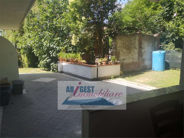 casa indipendente in vendita a Frosinone