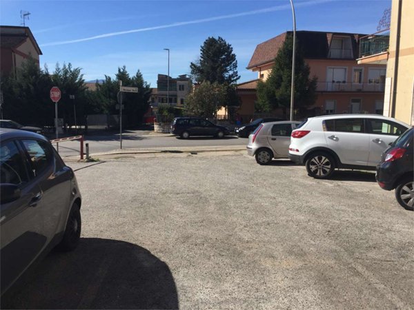 locale commerciale in vendita a Frosinone