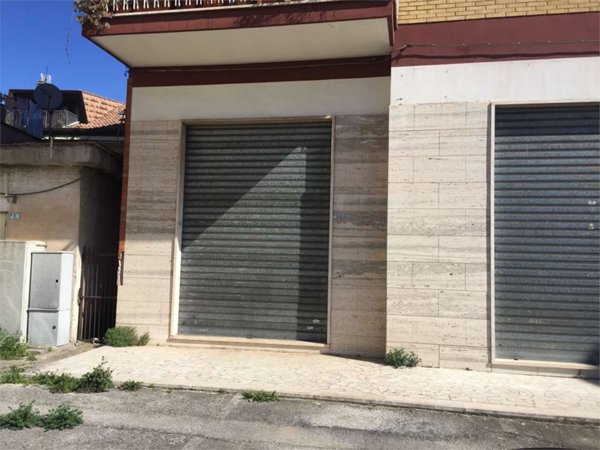 locale commerciale in vendita a Frosinone
