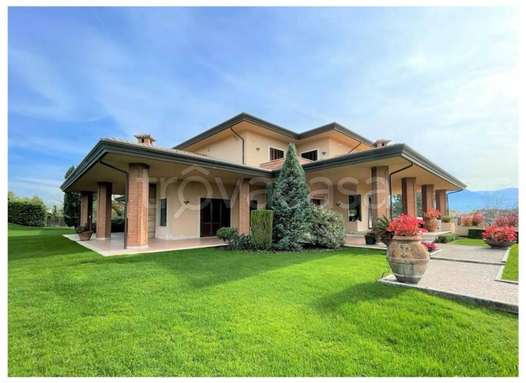 casa indipendente in vendita a Frosinone